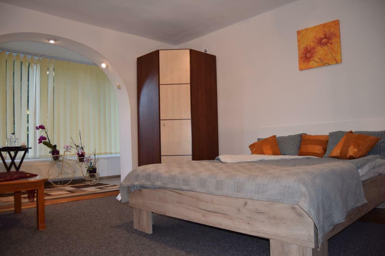 Central Appartment St'S Martin Church Braşov Buitenkant foto