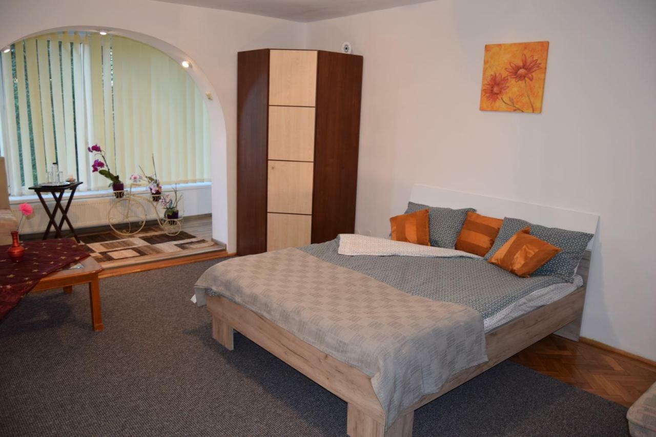 Central Appartment St'S Martin Church Braşov Buitenkant foto