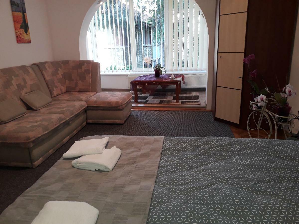 Central Appartment St'S Martin Church Braşov Buitenkant foto