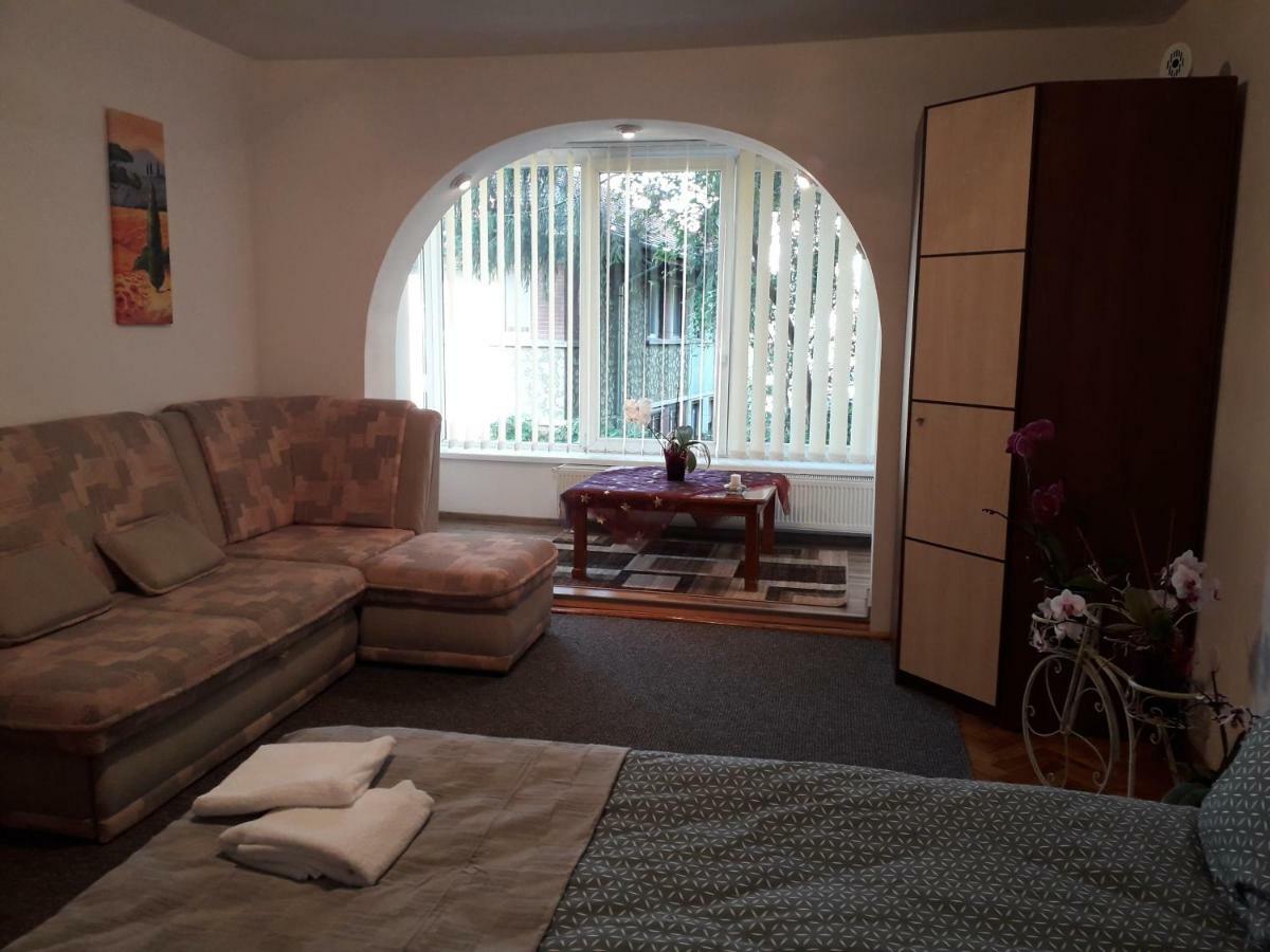 Central Appartment St'S Martin Church Braşov Buitenkant foto
