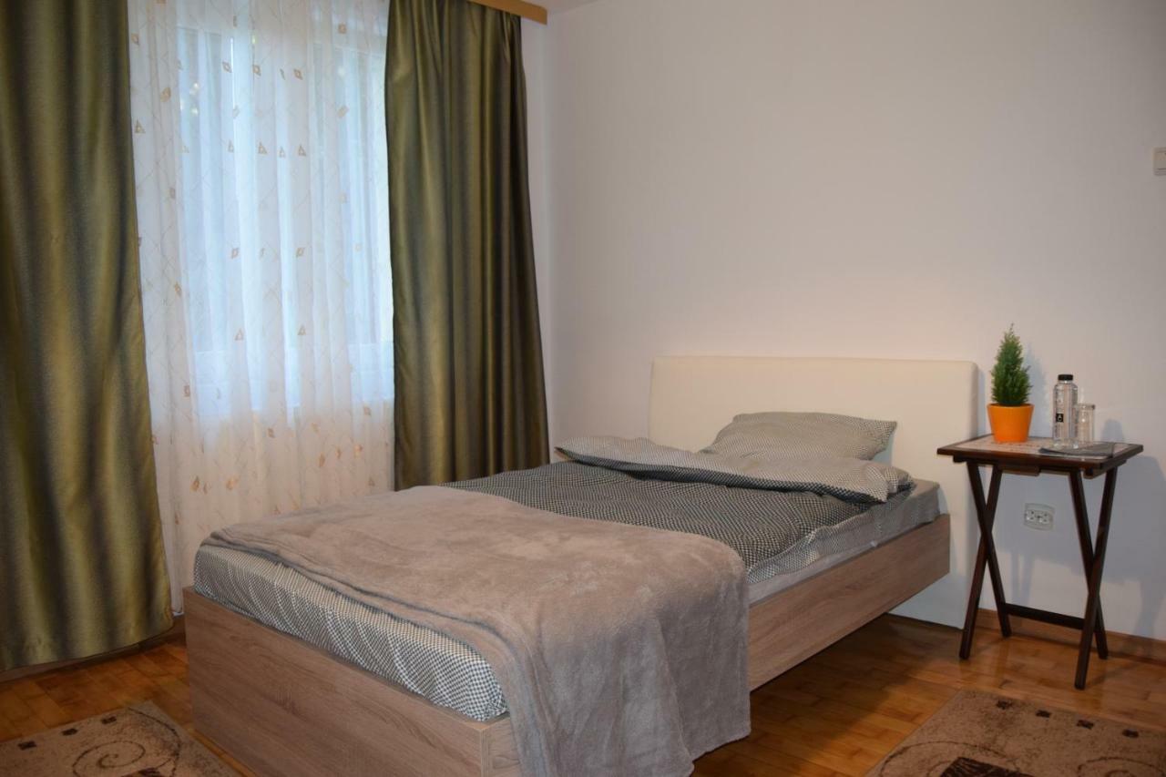 Central Appartment St'S Martin Church Braşov Buitenkant foto