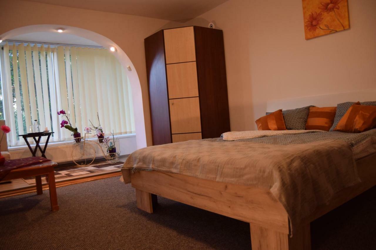 Central Appartment St'S Martin Church Braşov Buitenkant foto